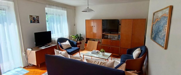 Bartók színház mellett 1 szobás lakás eladó