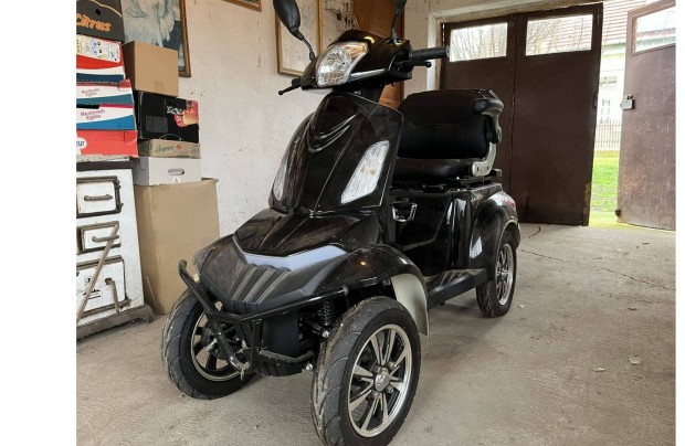 Barton quatro elektromos moped rokkant kocsi robog�