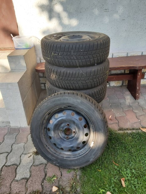 Barum 185/60 R15 téligumi acélfelnin