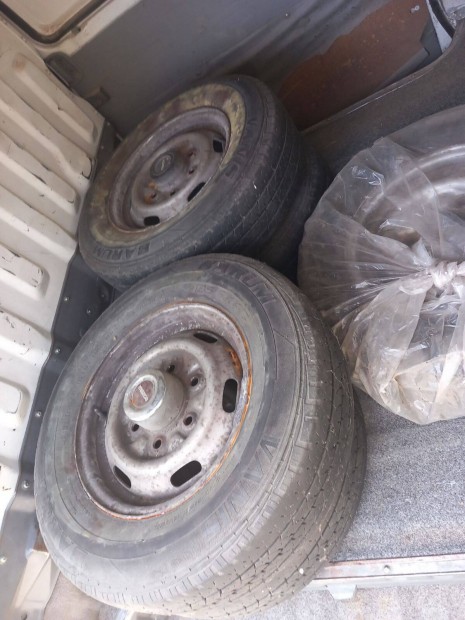 Barum 185/R14C nyári garnitúra mazda felnire szerelve