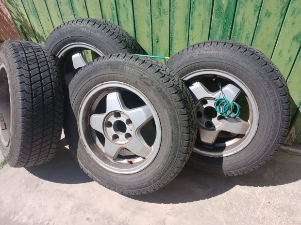 Barum 195/70 R15 C téli gumik 4db