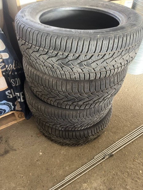 Barum 205/60 R16 ngyvszakos gumi