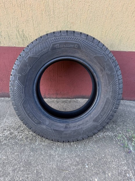 Barum 225/70 R15 C gumi eladó