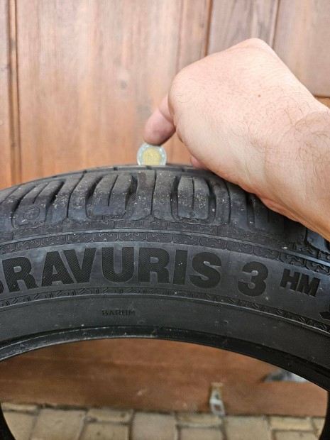 Barum Bravuris 3 225/50 R17 nyri gumik