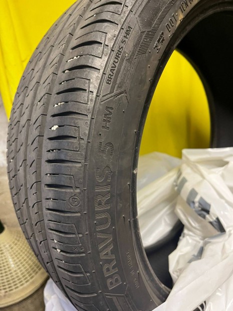 Barum Bravuris 5 nyri gumi garnitra 215/45 R17