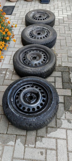 Barum Brillantis 2 t�pus� ny�rigumi garnit�ra 185/65 R15 ac�lfelnin