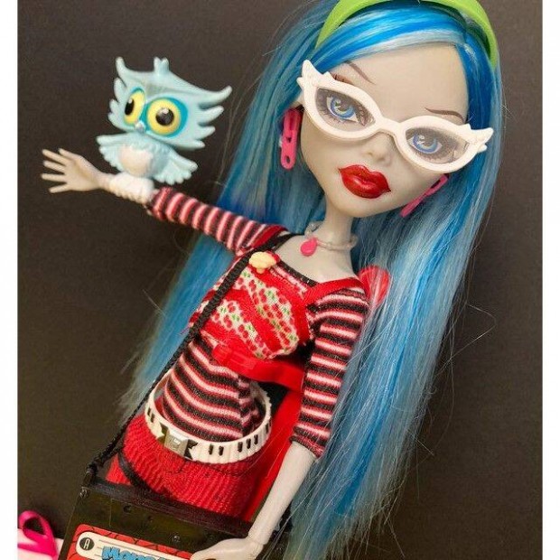 Basic First Wave Ghoulia Yelps - Monster High NOT a creeproduction