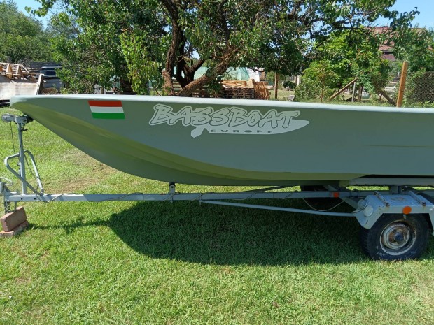 Bassboat 450x170 es csónak sólyakocsival