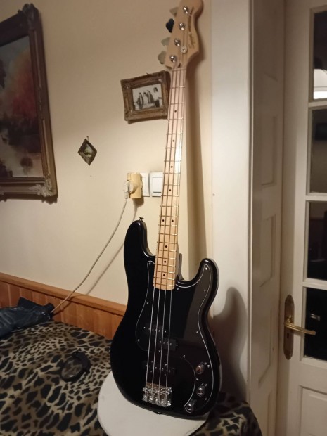 Basszusgitr Fender Squier precision jszer puha tokkal Elad