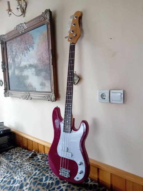 Basszusgitár precision négy húros újszerű Eladó