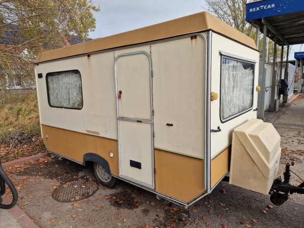 Bastei 350 lakokocsi telepitesre, 4 fekhelyes, akar leszallitassal is