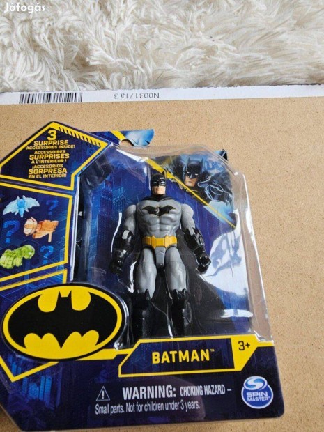 Batman Figure & 3 Surprise Accessories figura j dobozos tbb db van