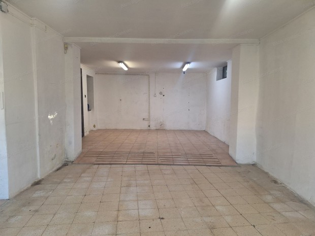 B�tmonostoron�140 m2-es, fel�j�tand� �zlethelyis�g elad�