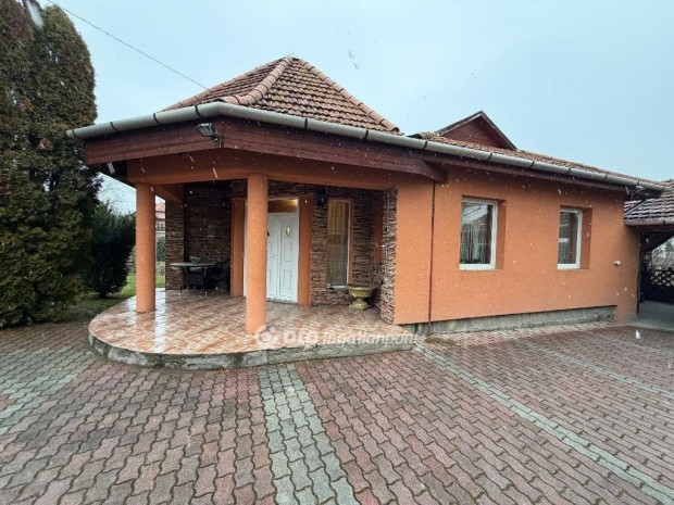 B�tonyterenyei elad� 115 nm-es h�z