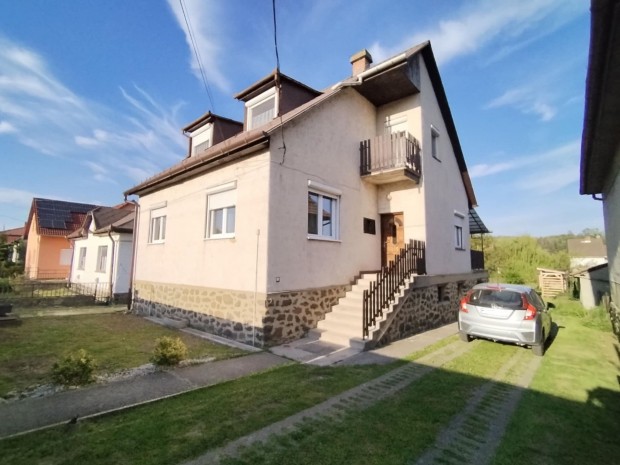 Bátonyterenyén Mátrára néző, 4 szobás családi ház eladó!