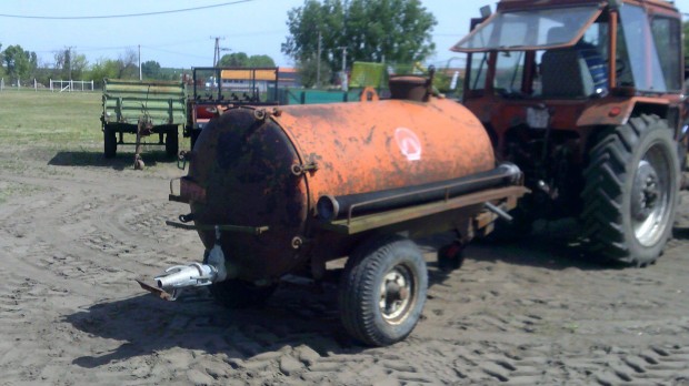 Bauer 2200 literes szippantó