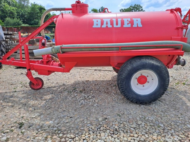Bauer 2200 literes szippant 