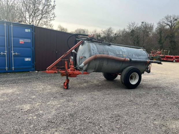 Bauer 4000l-es szippant�,v�zsz�ll�t�kocsi