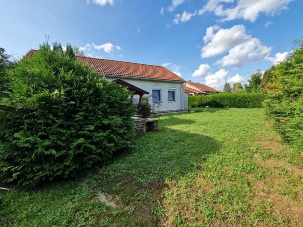 B�zakerettyei 57 nm-es h�z elad�