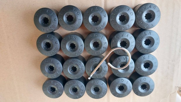 Bbb �j ,Vw 17 es csavartakar� kupak ,leszed� kamp�val