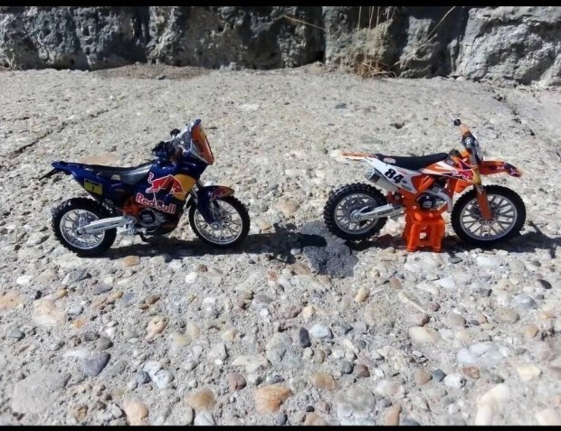 Bburago 1:18 Red Bull motorok
