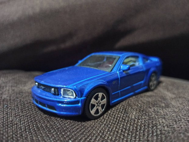 Bburago 2006 Ford Mustang GT (1:43)