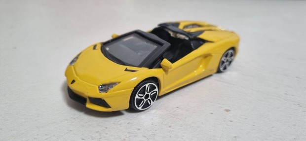 Bburago Aventador LP700-4 Roadster 1/45