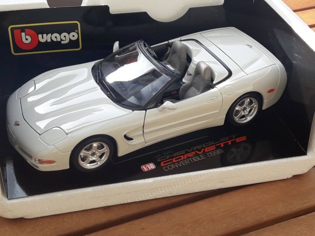 Bburago Burago Chevrolet Corvette Convertible (1998) 1:18 modell