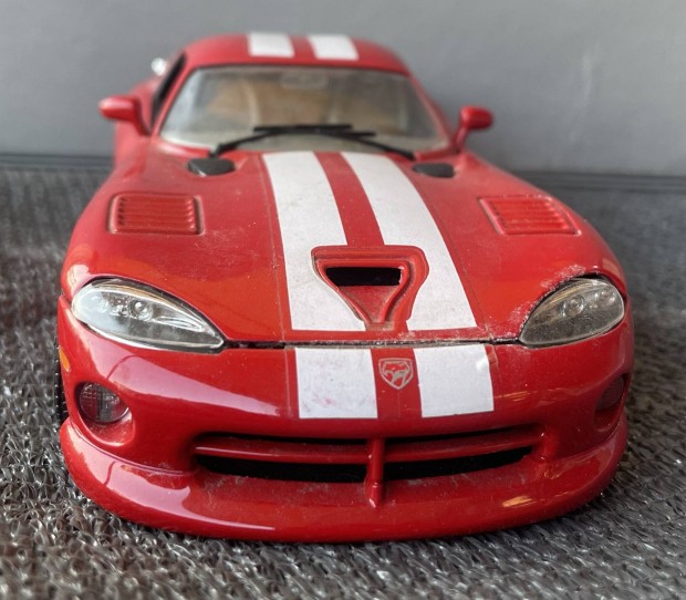 Bburago Dodge Viper Cupe