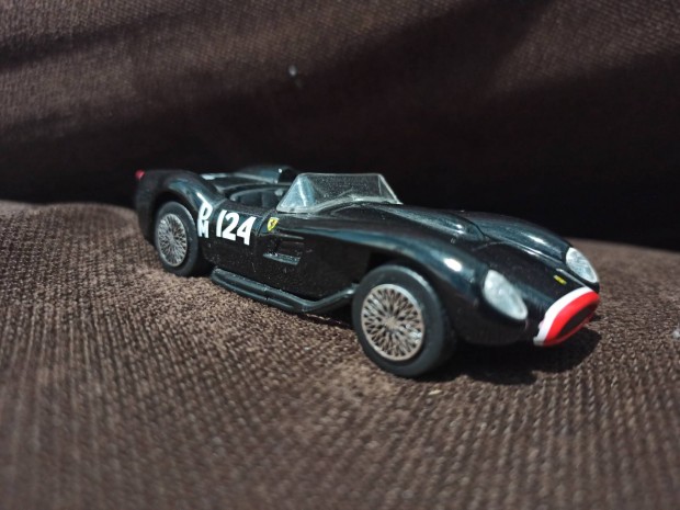 Bburago Ferrari 250 Testa Rossa (1:43)