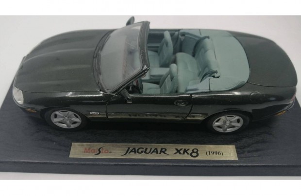 Bburago Jaguar Xk 8 1/18