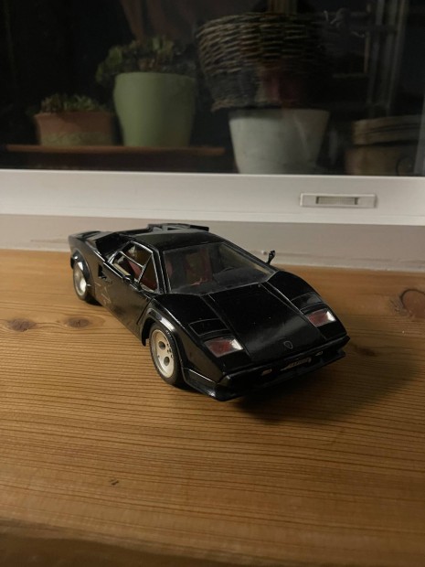 Bburago Lamborghini Countach (1988) 1/18