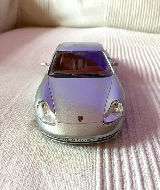Bburago ezüst Porsche 911 Carrera 1:24 makett, játékautó