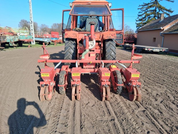 Becker 4 soros pneumatikus szemenk�nti vet�g�p