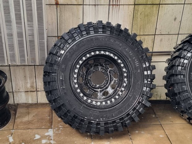Bed lock felni 235/85R16 gumival 5db eladó