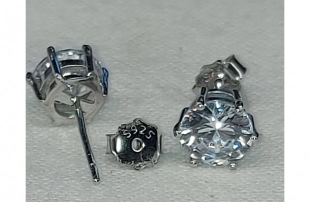 Bedug�s Ez�st f�lbeval� cirkon cirk�nium 5mm k�vel 1,25g