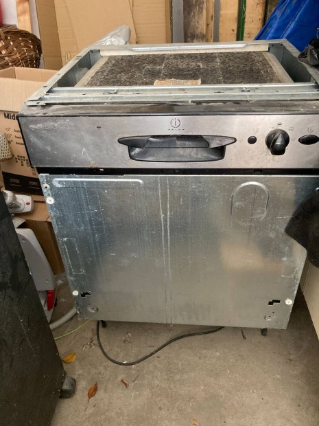 Beépíthető Indesit mosogatógép
