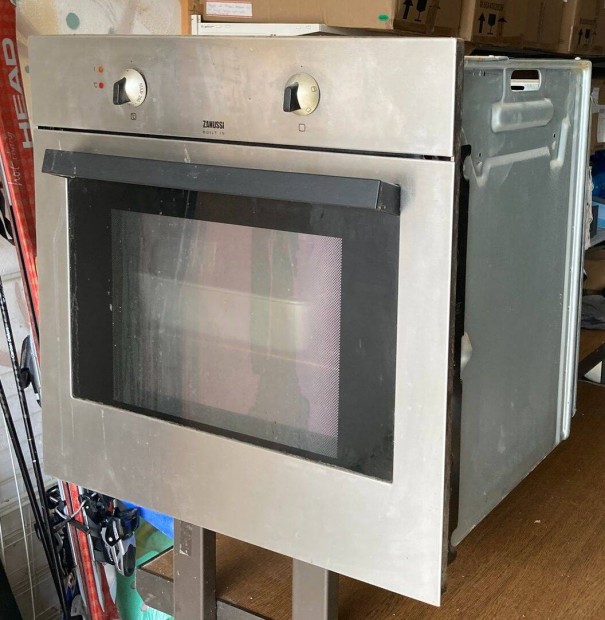Beépíthető Zanussi elektromos sütő