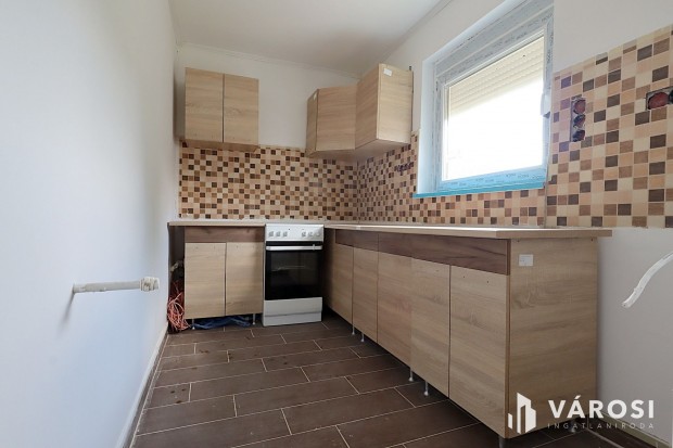 Befejezsre vr, rszben feljtott csaldi hz elad