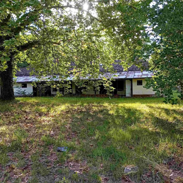 Befektet�si c�lra - Elad� belter�leti �p�t�si telek Balatonkereszt�ron