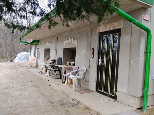 Befektet�si c�lra elad� t�gla �p�t�s� csal�di h�z