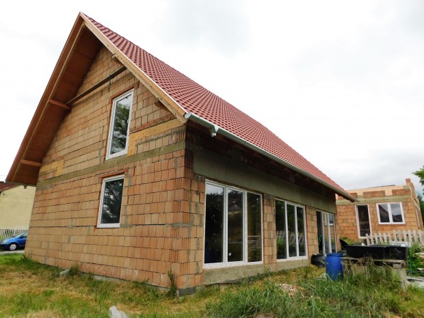 Befektet�, beruh�z�k! - k�t egys�gb�l �ll�: �d�l��p�let �s apartmanh�z