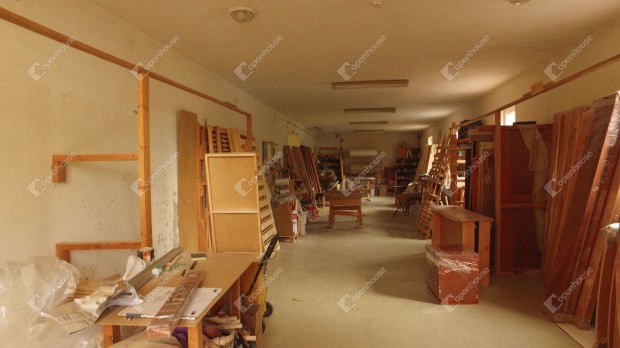 Befektet�k �s V�llalkoz�k Figyelem! Monoron ipari ter�let elad�.