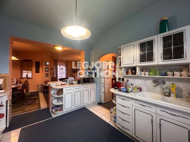 Befektet�k figyelem! Elad� 1992-ben �p�lt 6 szob�s csal�di h�z