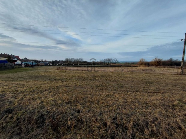 Befektet�k figyelem!  Fejleszt�si telek Horton, f��t ment�n, M3 k�zel