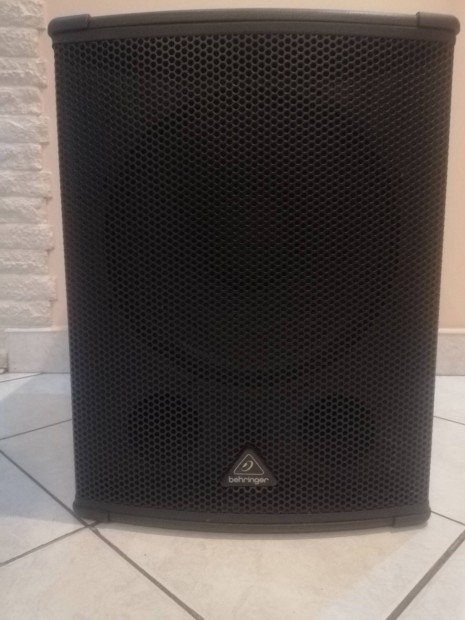 Behringer 1500 XP sub elad 