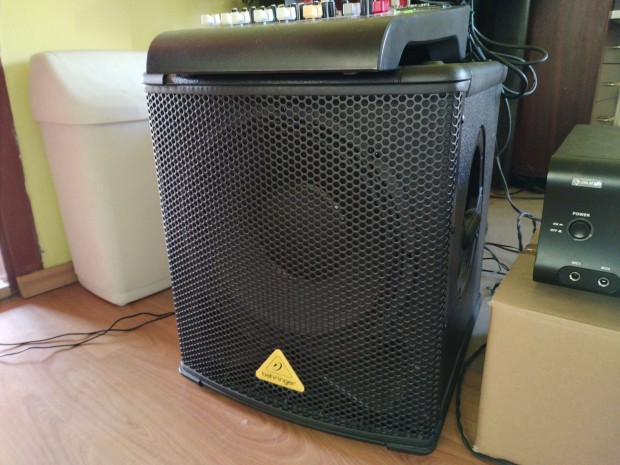 Behringer B1200D mly hangfal