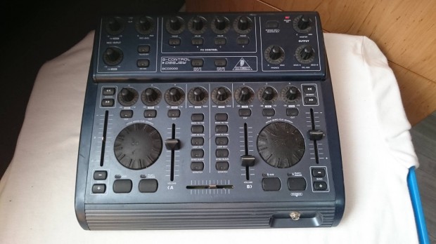 Behringer BCD2000 USB DJ kontroller 4 csatorns kever, mixer 