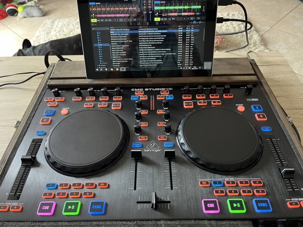 Behringer CMD Studio 4A DJ Kontroller Rackkel