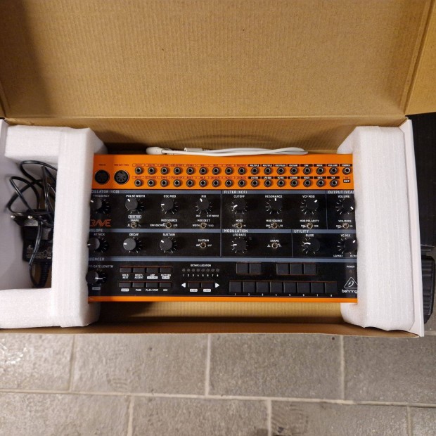 Behringer Crave, dobozzal s tppal